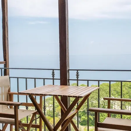 מלון Marabou Chorefto 2*